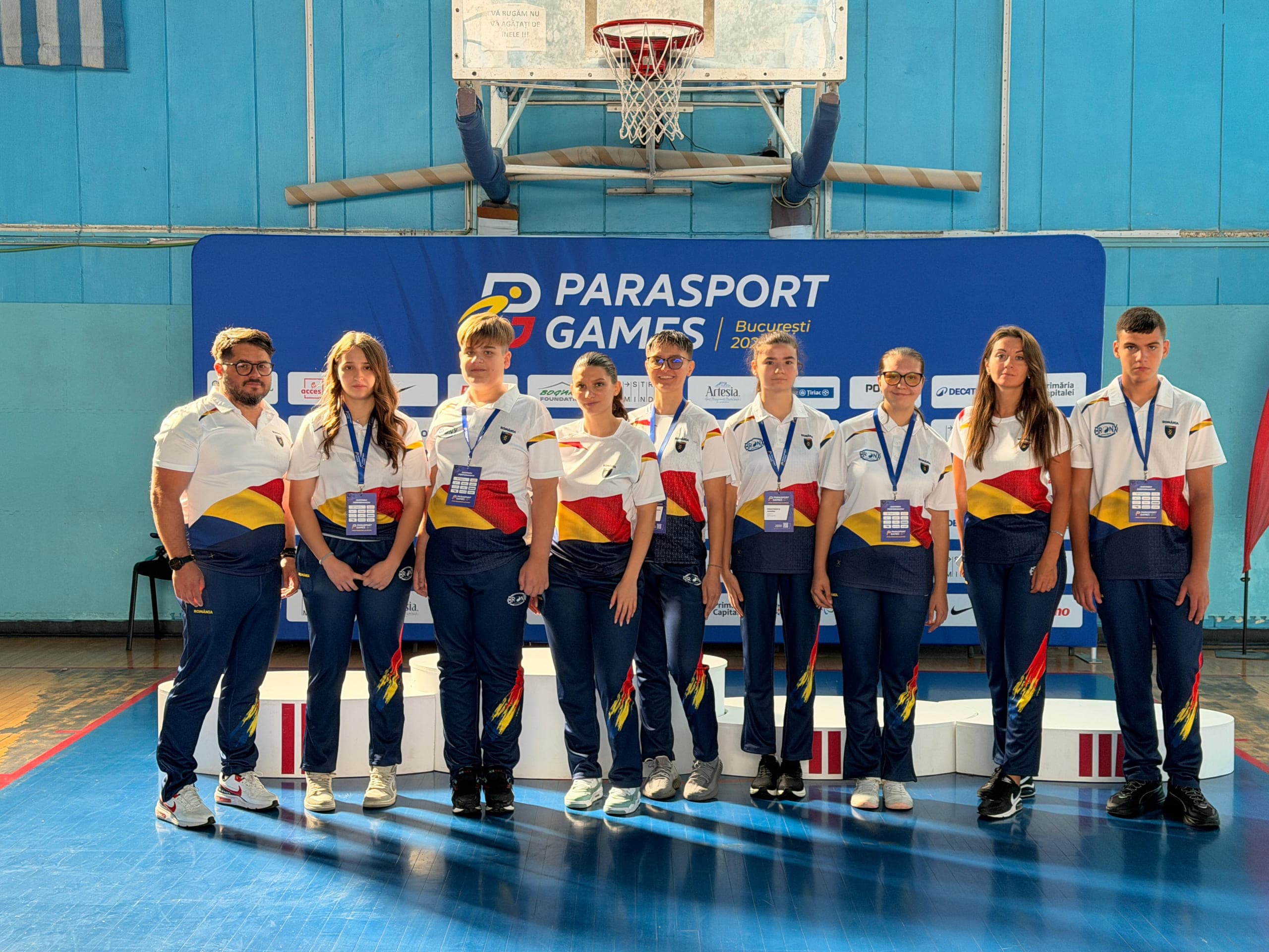Echipa Bronx Sport Club Bacău, în echipament de concurs, la Parasport Games, București